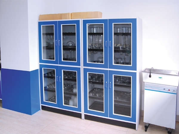 實驗室器皿櫃